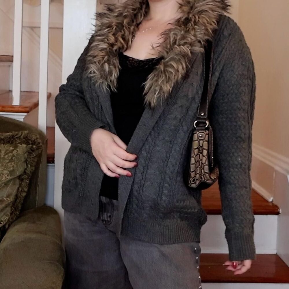 Charlotte Russe Faux Fur Trim Gray Cardigan Sz Medium Y2K Cable Knit Detachable
